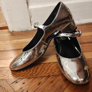 Spicy Silver Mary Jane Shoes!